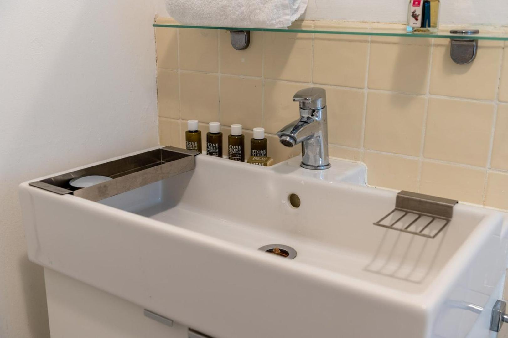 Charming One Bed Abode In East Putney * Londra